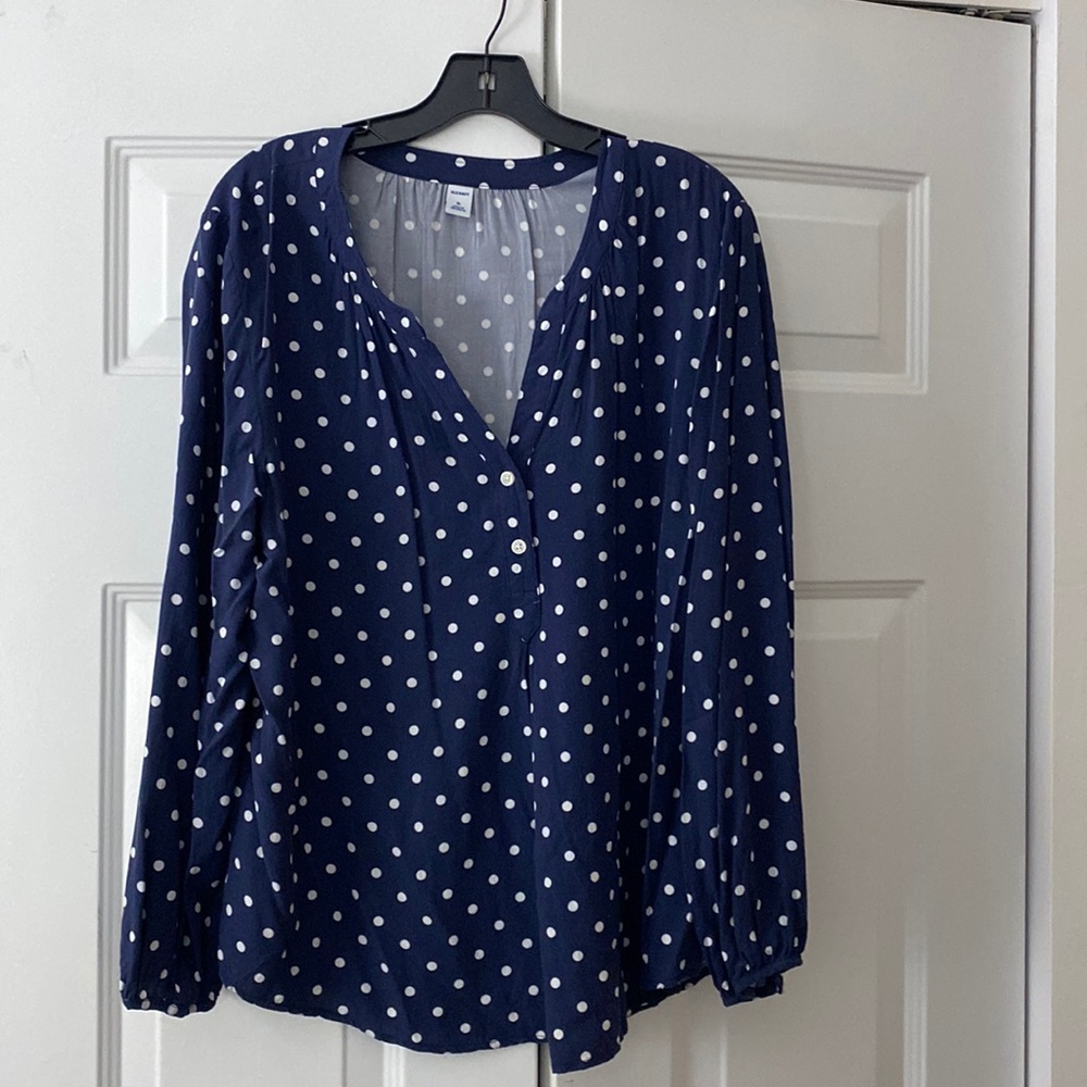 Old navy blue and white polka dot top worn once